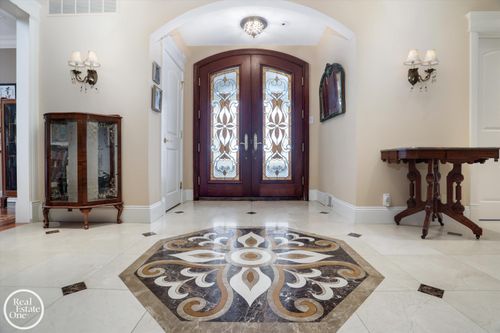 583 Lake Shore Rd, Grosse Pointe Shores, MI, 48236-2631 | Card Image