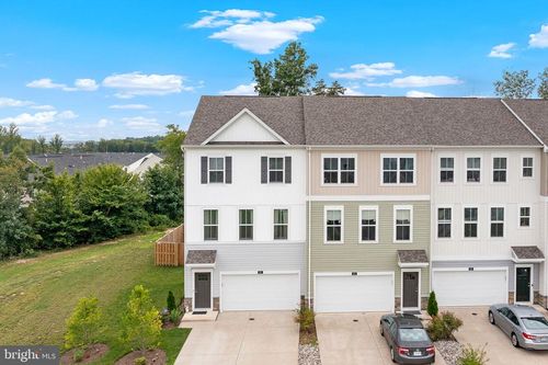 401 Snowberry Ln, FREDERICKSBURG, VA, 22405-1293 | Card Image
