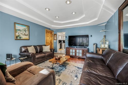 2415 Saint Raymonds Ave, Bronx, NY, 10461-3115 | Card Image