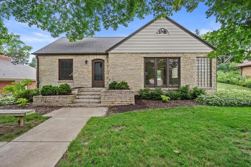 304 Oxford Road, Waukesha, WI, 53186 | Card Image