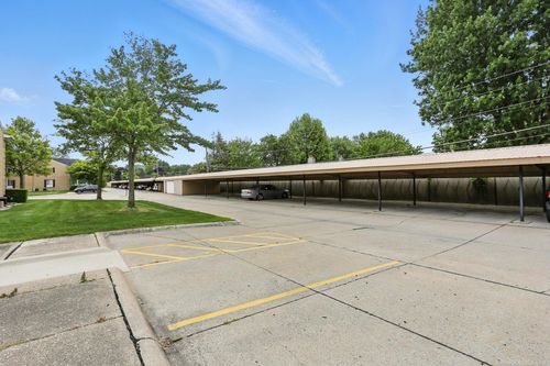 34801 Valleyview Dr, Sterling Heights, MI, 48312-5097 | Card Image
