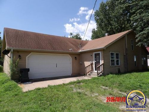 425 W Seward Ave, Burlingame, KS, 66413-1423 | Card Image