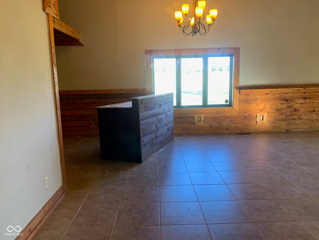 Family Room with bar | Image 11