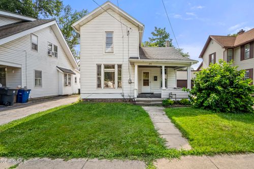 216 Buttonwood Ave, Bowling Green, OH, 43402-2812 | Card Image