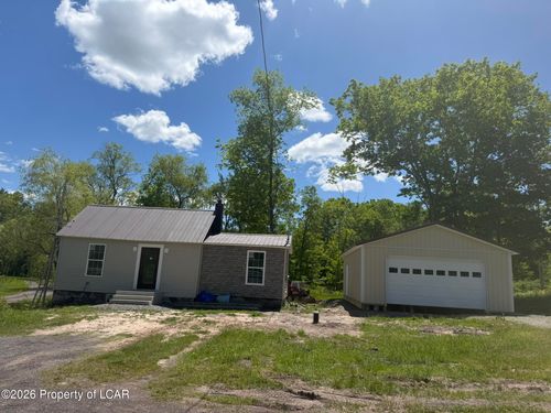 392 Lehman Outlet Rd, Dallas, PA, 18612-2647 | Card Image