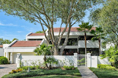 923 Guisando De Avila, TAMPA, FL, 33613-1060 | Card Image