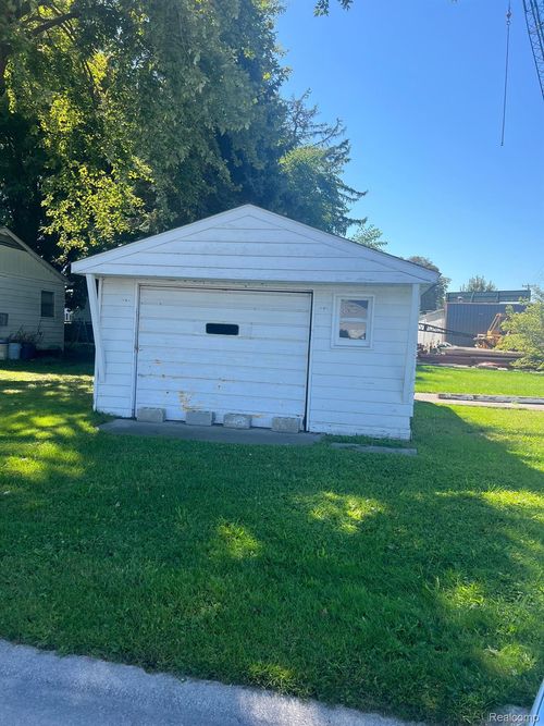 1305 S Parker St, Marine City, MI, 48039-2332 | Card Image