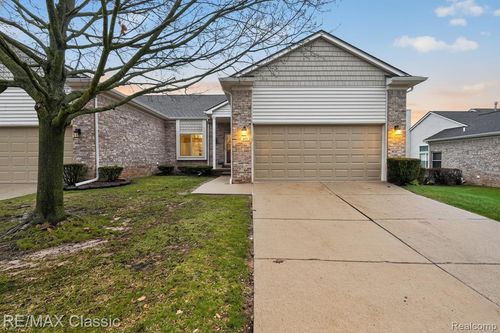 652 Woodside Dr, Milford, MI, 48381-1690 | Card Image