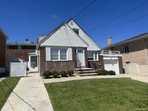 28-52 215th Pl, Bayside, NY, 11360-2632 | Card Image