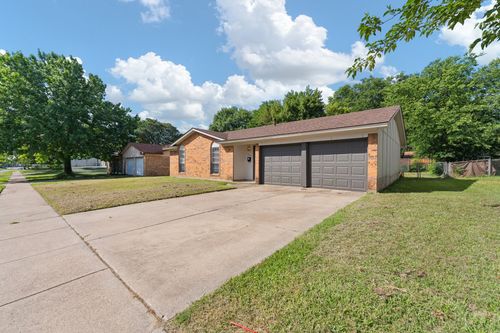 541 Nw Sandra Ln, Burleson, TX, 76028-3759 | Card Image