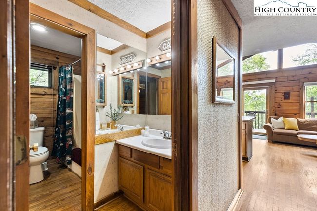 Main Floor Bathroom | Image 19