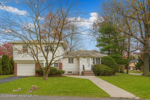35 Shawnee St, Staten Island, NY, 10301-3353 | Card Image