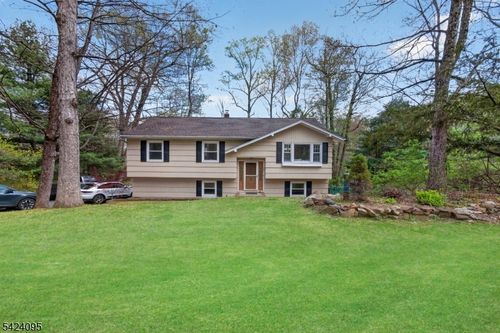541 Rockaway Valley Rd, Boonton Twp, NJ, 07005-9171 | Card Image