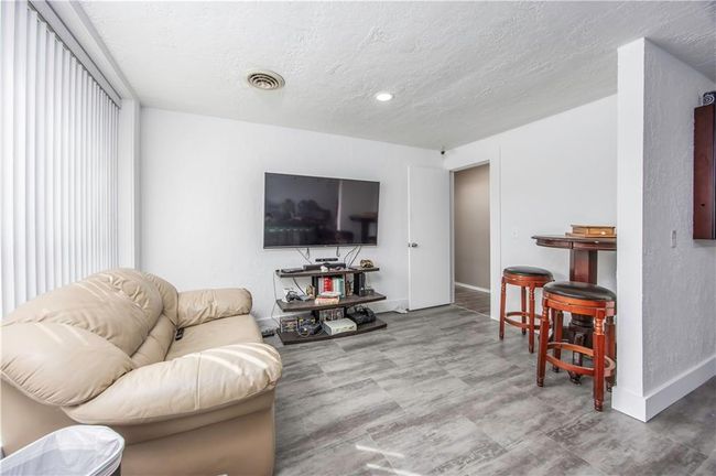 Living area with baseboards, visible vents, and a textured ceiling | Image 20