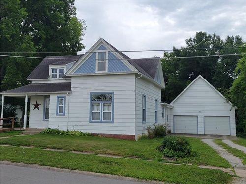 201 W Royle St, Richmond, MO, 64085-1761 | Card Image