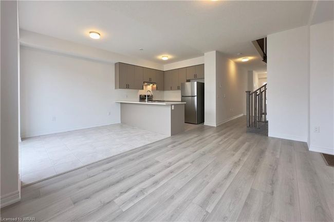 39 Prest Way, Townhouse with 3 bedrooms, 3 bathrooms and 2 parking in Fergus ON | Image 5