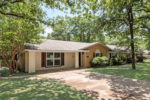 215 Surveyors Rd, Krugerville, TX, 76227-9536 | Card Image