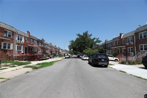 69-26 174th St, Fresh Meadows, NY, 11365-3411 | Card Image