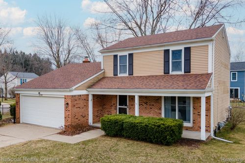 2720 Leewood Cir, Lake Orion, MI, 48360-1610 | Card Image