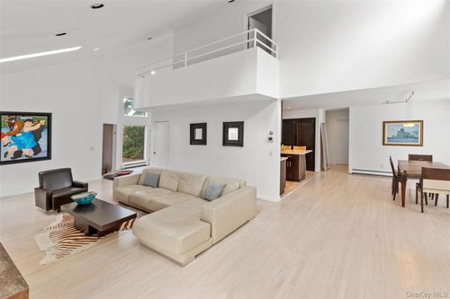 9 The Registry, East Quogue, NY, 11942-3106 | Card Image