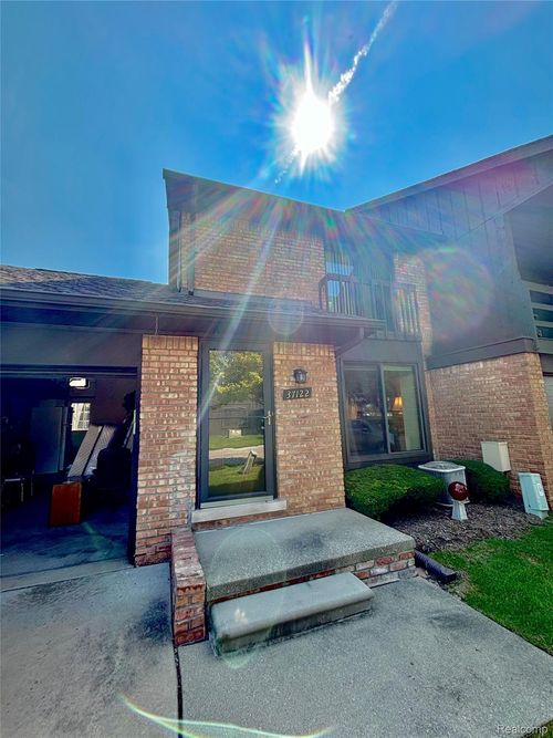 37122 Clubhouse Dr, Sterling Heights, MI, 48312-2235 | Card Image