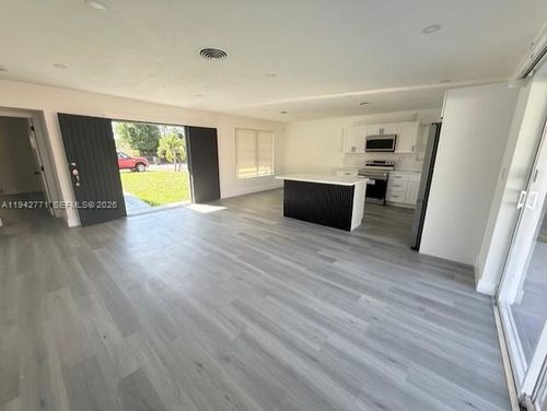 275 Ne 173rd St, North Miami Beach, FL, 33162-1806 | Card Image