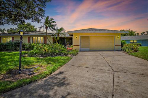 2221 Ivan Ct, SUN CITY CENTER, FL, 33573-6347 | Card Image