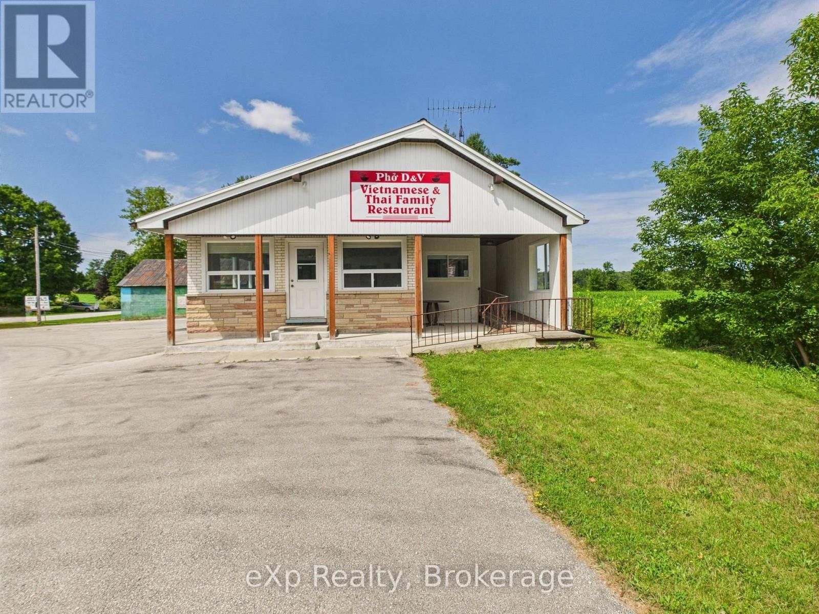 Commercial Sale in Chatsworth 2