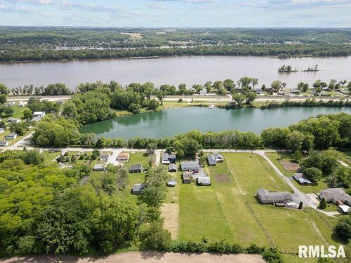 1240 Spruce St, Buffalo, IA, 52728-7792 | Card Image