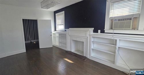 511 River Dr, Elmwood Park, NJ, 07407-1525 | Card Image