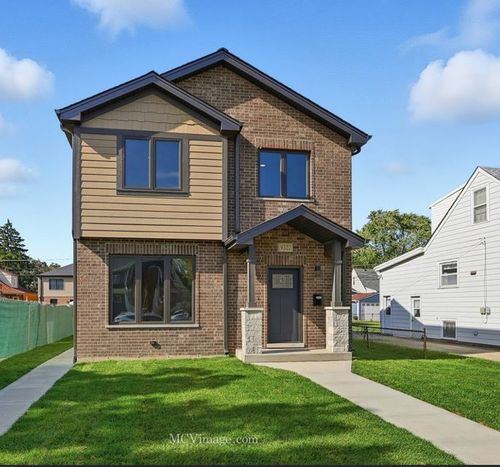 9322 S Trumbull Ave, Evergreen Park, IL, 60805-2222 | Card Image