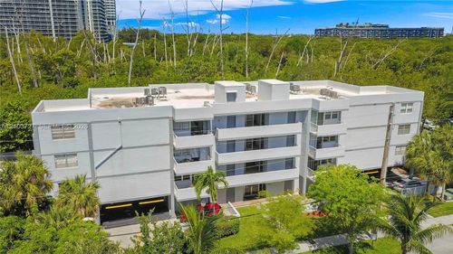 405-16518 Ne 26th Ave, North Miami Beach, FL, 33160-4021 | Card Image