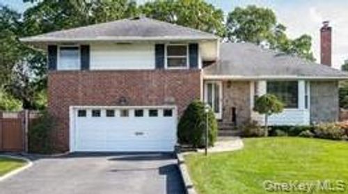 194 Rhododendron Dr, Westbury, NY, 11590-1246 | Card Image