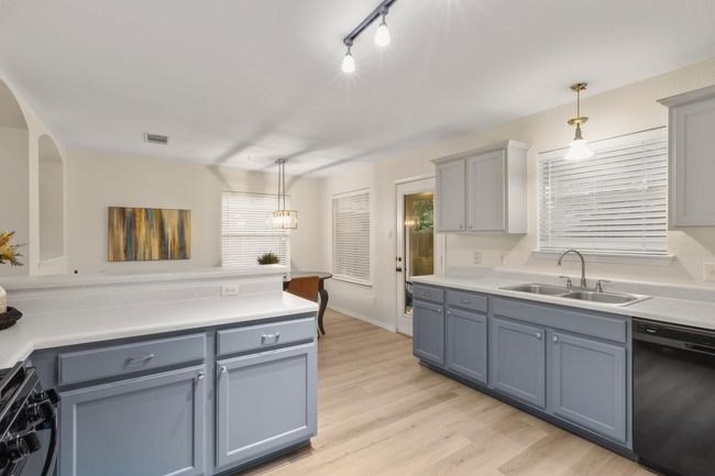 Cabinets galore | Image 13