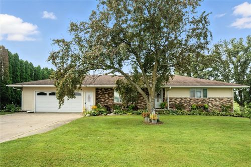 94 Lombard St, Clarence, IA, 52216-9334 | Card Image