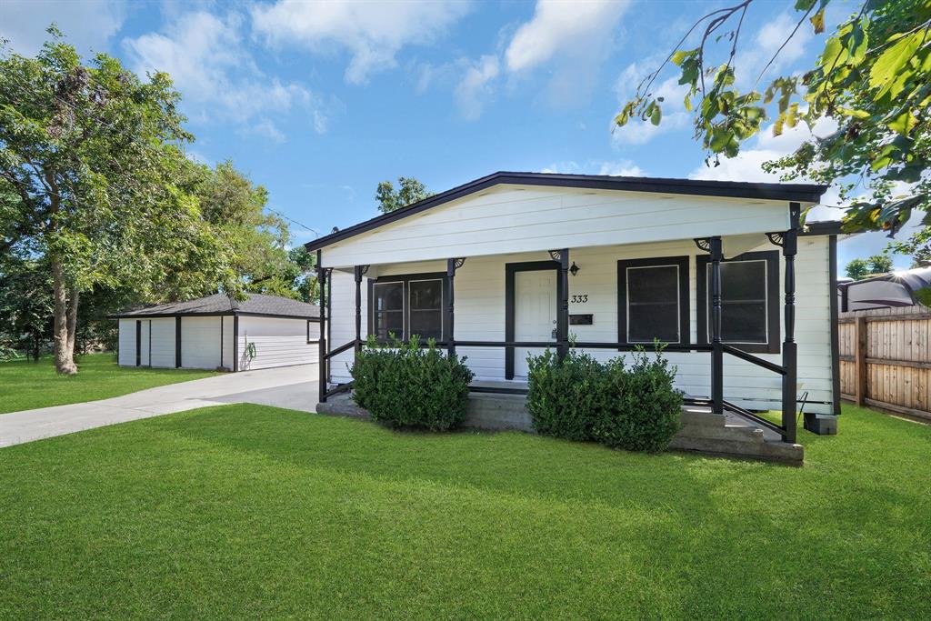 Hinken St, Clute, TX 77531