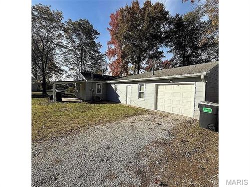 905 W South St, Mascoutah, IL, 62258-1714 | Card Image