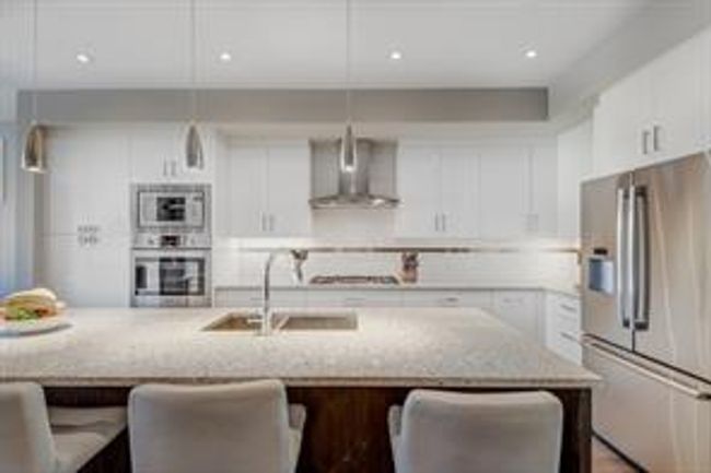 4004 2 St Nw, Home with 4 bedrooms, 3 bathrooms and 2 parking in Calgary AB | Image 8
