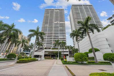 19B - 525 S Flagler 19b Drive, Condo with 2 bedrooms, 2 bathrooms and null parking in West Palm Beach FL | Image 1