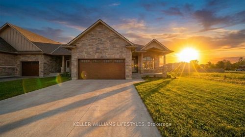 112 Leneve St, Forest, ON, N0N1J0 | Card Image