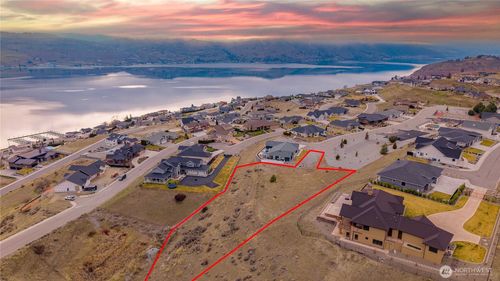 126 Mira Vista Dr, Chelan, WA, 98816-8809 | Card Image