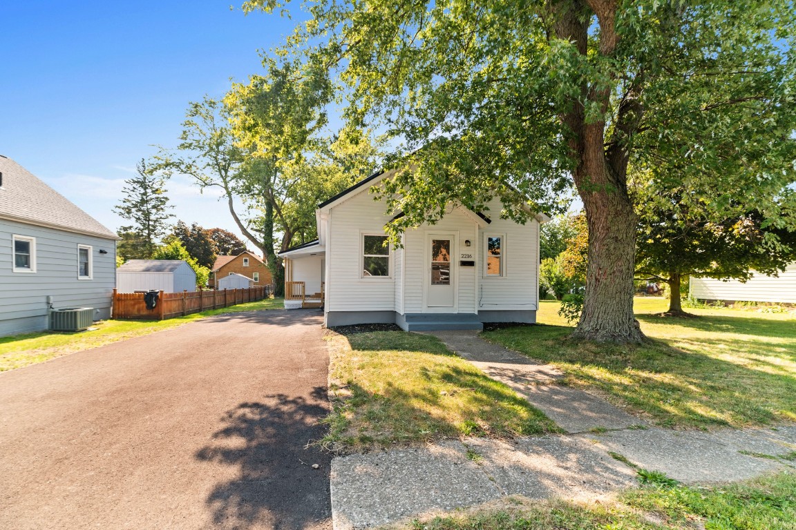 Pear St, Erie, PA 16510