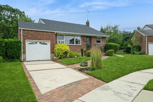 6 Robert Ct, Bethpage, NY, 11714-1415 | Card Image