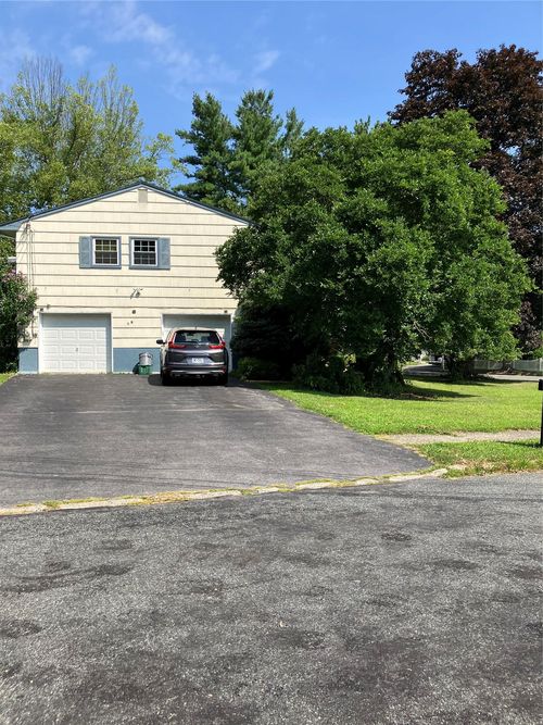 18 Briarwood Ave, Monroe, NY, 10950-3129 | Card Image