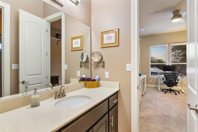 Shared bathroom between bedrooms 3 and 4. | Image 27