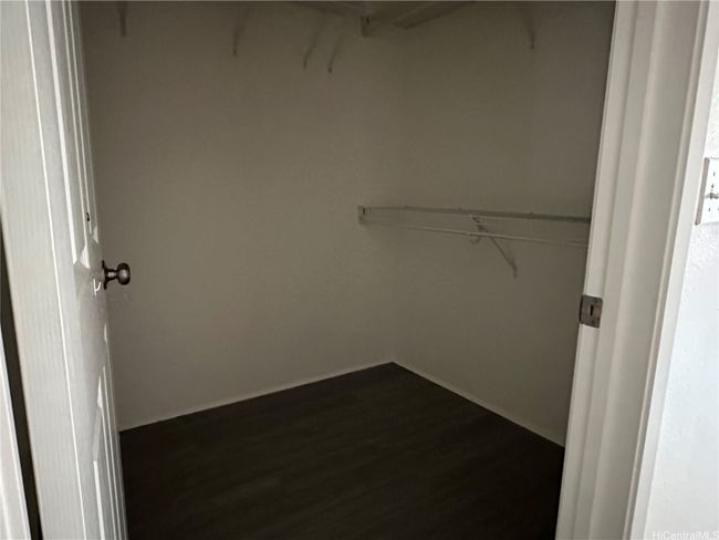 Walk-In closet | Image 17