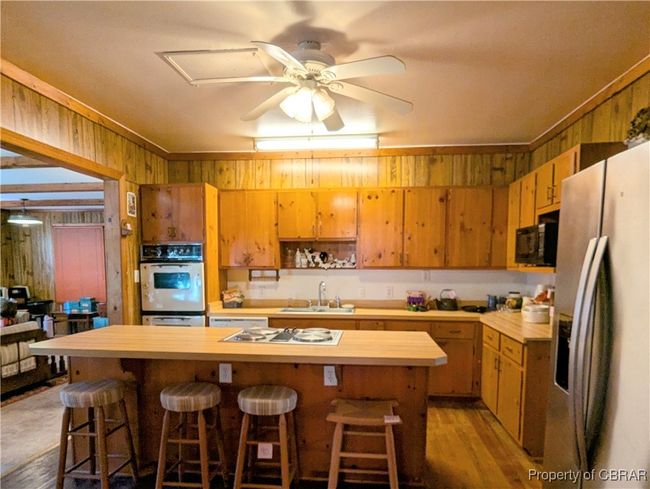 Breakfast bar island w/ built-in stove top | Image 23