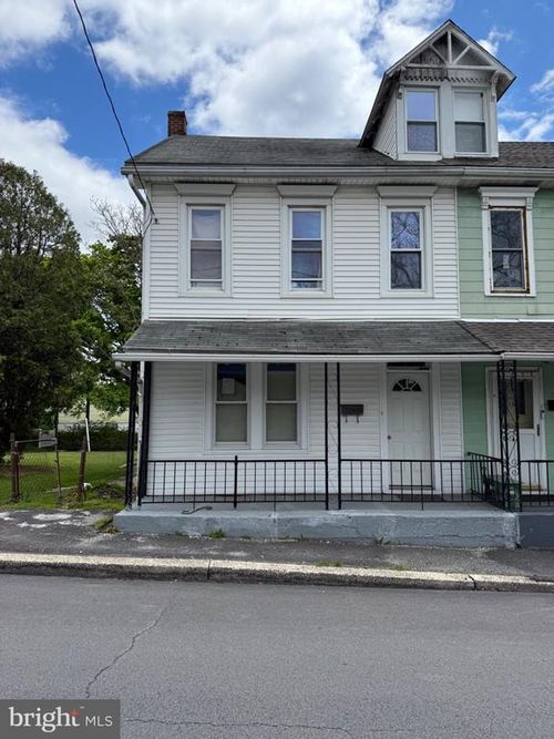 328 E Oak St, FRACKVILLE, PA, 17931-1906 | Card Image