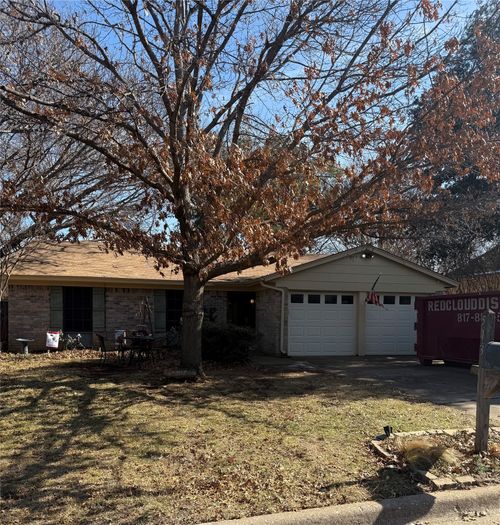 513 Baldwin Ave, Crowley, TX, 76036-3615 | Card Image