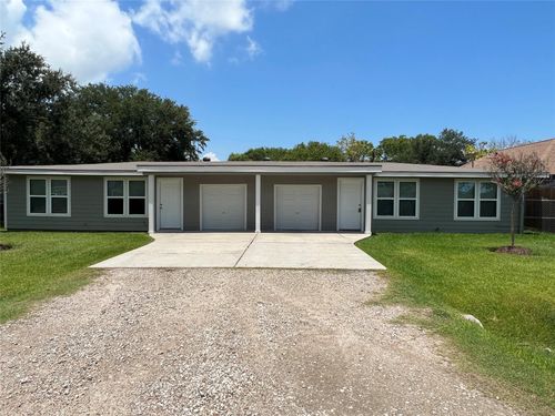 2110 14th Ave N, Texas City, TX, 77590-5026 | Card Image